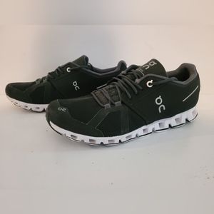 On cloud running mens size 8 running shoes